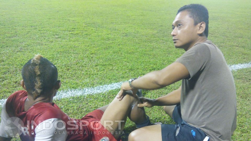 Fisioterapi PSM Makassar, Immanuel Maulang diincar oleh pelatih tim nasional Indonesia. Copyright: &copy; Muhammad Nur basri/INDOSPORT